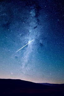 夜空流星与璀璨星河