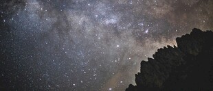 夜空下的壮丽星河