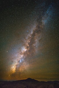壮丽银河横跨夜空