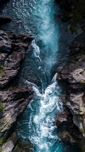 山间飞瀑 灵动水流之美