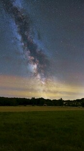 草原上的璀璨银河夜景