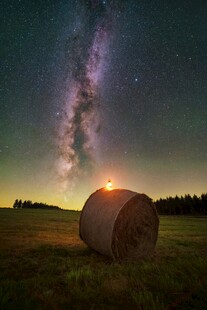 田野上的银河与落日美景