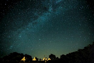 星空下的露营美景