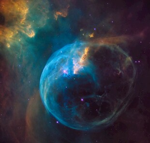 梦幻宇宙中的神秘蓝色球体