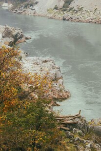 秋日江畔美景