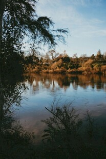 湖畔黄昏美景