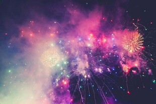 梦幻绚烂的宇宙星云景象