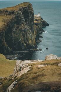 海岸悬崖边的壮美风景