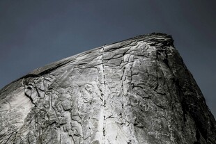 巍峨巨石特写