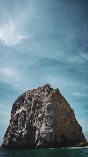 海边孤岩 蓝天美景