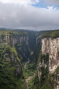 壮丽峡谷景观