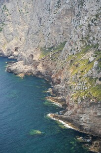 海岸风光 岩石与海水相依