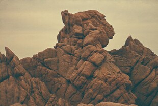 奇特嶙峋的岩石景观