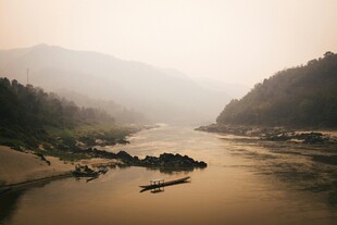 山间河流美景