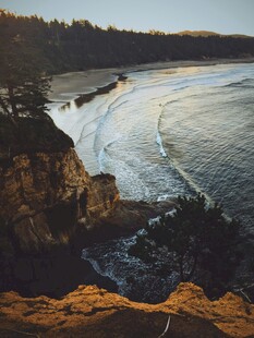 海岸风光海浪拍击岩石