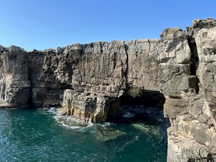 海边壮观岩石拱门景观