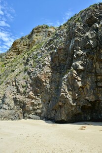 海边嶙峋岩石景观