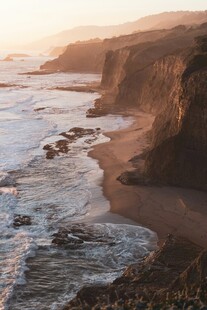 夕阳下的海岸美景