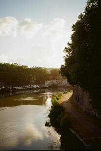 河畔黄昏美景