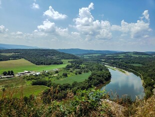 田园河畔风光美景