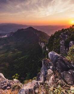 山间日落美景