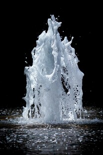 水花飞溅的动感瞬间