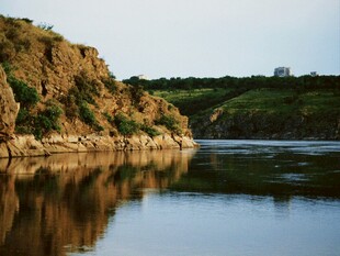 河畔黄昏美景