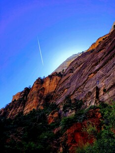 壮丽山景与绚烂天空
