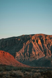 夕阳下的壮丽山峦