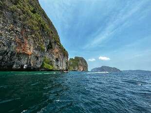 海上峭壁美景