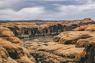 壮丽峡谷地貌景观
