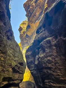 峡谷奇观 岩石缝隙间的风景
