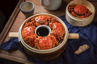 蒸笼里的美味大闸蟹