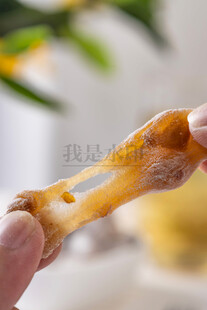 手拿美味姑娘肉