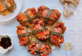 美味大闸蟹摆盘诱人