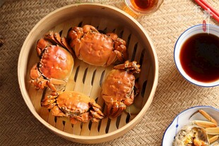 蒸笼里的美味大闸蟹