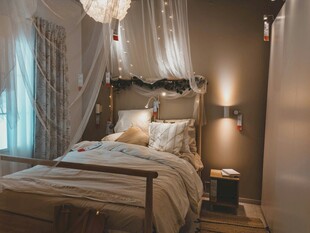 温馨卧室营造舒适睡眠空间