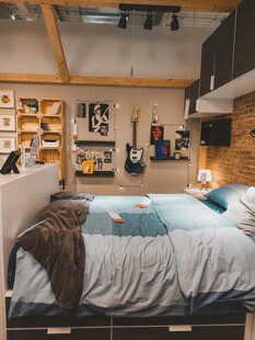 温馨卧室一角展示