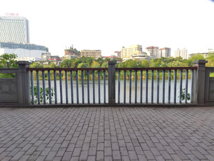 河畔围栏