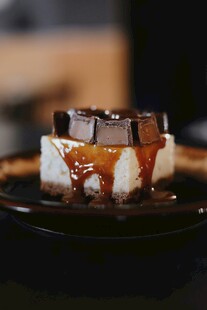 美味巧克力夹心甜点