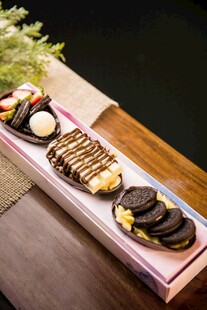 多样美味饼干拼盘展示