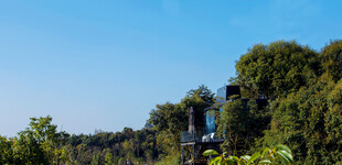 山林间的缆车景观