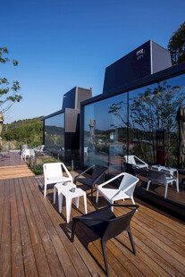 露台休闲区户外桌椅景观