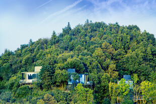 山林间的静谧小屋