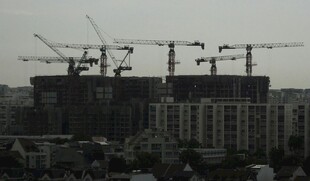 城市建筑工地塔吊林立