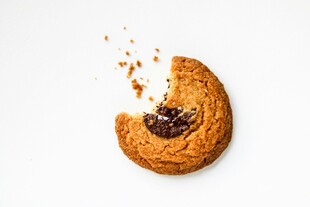 咬过的巧克力夹心饼干