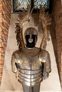 中世纪骑士盔甲展示
