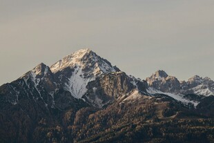 壮丽雪山景观