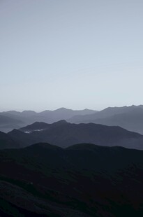远山暮色