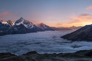 壮丽雪山日出美景